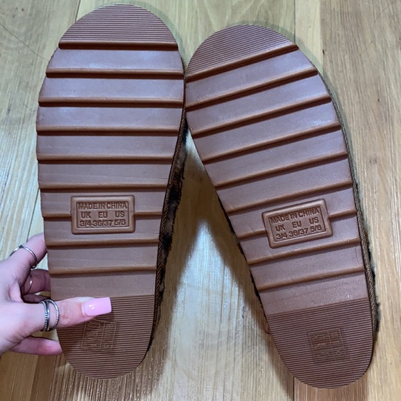 Cheetah Slippers - Picture 3 of 5